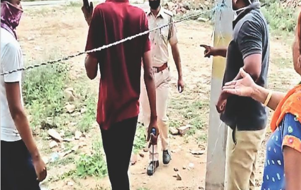 चौहाबो थाने के ऋ षभदेव नगर का मामला:पुलिस की मौजूदगी में पार्क की जमीन पर कब्जा करने पहुंचे बदमाश, धमकाया घटना का वीडियो हुआ वायरल