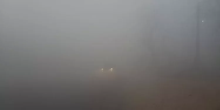 ठंड और कोहरे से दिल्ली बेहाल, शनिवार सुबह 3.6 डिग्री दर्ज हुआ तापमान; जानें कब मिलेगी राहत