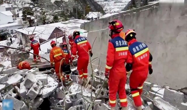 चीन के युन्नान प्रांत में भूस्खलन से तबाही, मलबे में दबे 47 लोग