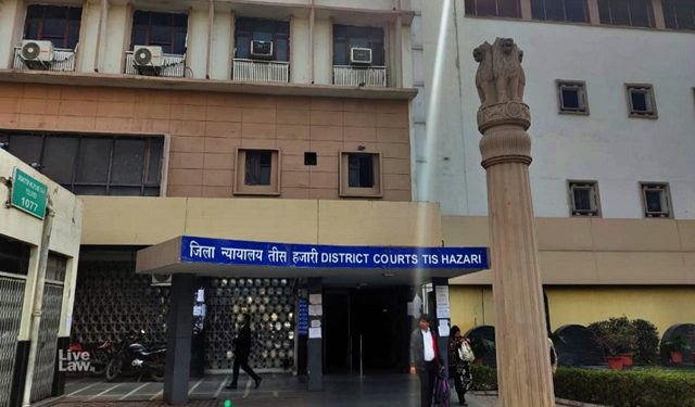 तीस हजारी कोर्ट के अंदर और बाहर तीन तलाक के दो मामले आए सामने, पुलिस ने किया केस दर्ज