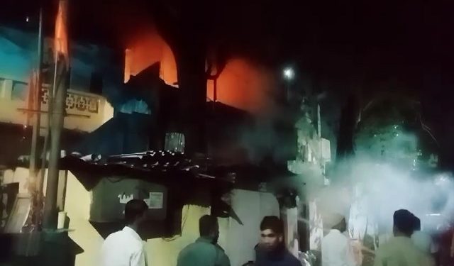 समारोह में गए परिवार के घर शार्ट सर्किट से लगी भीषण आग, मची अफरा तफरी