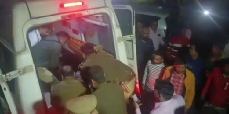 बहराइच में भीषण हादसा; निर्माणाधीन होटल की छत गिरने से मलबे में दबे मजदूर, 2 की मौत 15 घायल