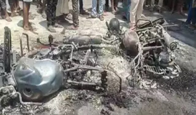 दो बाइक की टक्कर के बाद लगी आग, 3 युवकों की मौत, 1 की हालत गंभीर