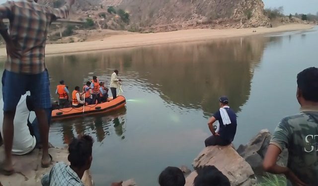 पिकनिक मना रहे 6 दोस्त नदी में डूबे, 2 लापता