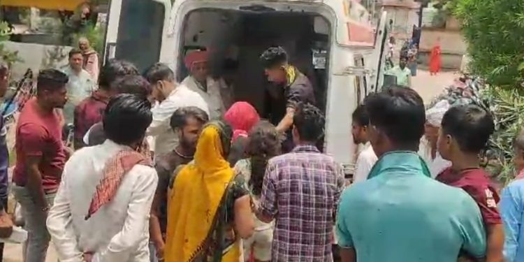 शराबी पिता से परेशान होकर छात्रा ने उठाया खौफनाक कदम, केरोसिन डाला और फिर….