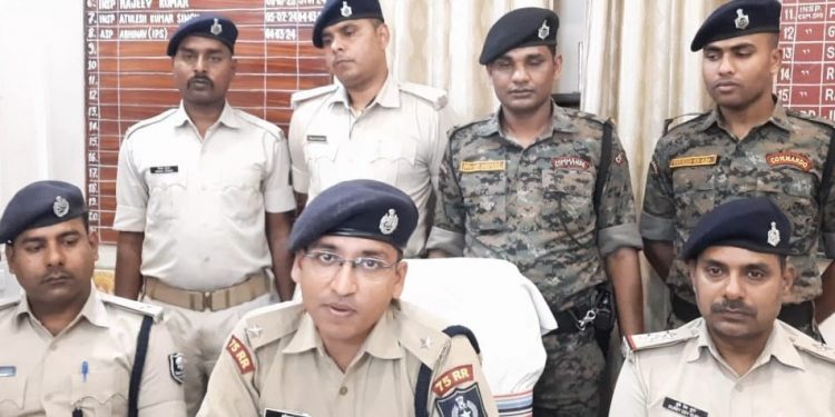भागलपुर पुलिस की बड़ी कार्रवाई, शराब पार्टी कर रही 3 महिला समेत 21 लोगों को किया गिरफ्तार