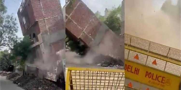 दिल्ली के कल्याणपुरी में भरभराकर गिरी चार मंजिला इमारत, सामने आया हादसे का भयावह Video