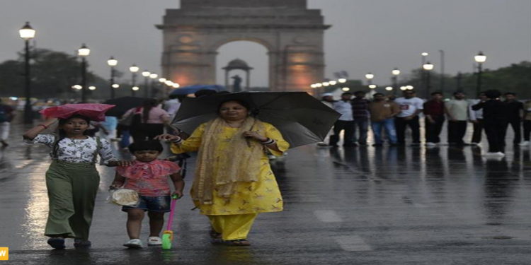 झमाझम बारिश से दिल्ली-एनसीआर का मौसम हुआ सुहाना, लोगों को मिली भीषण गर्मी से राहत