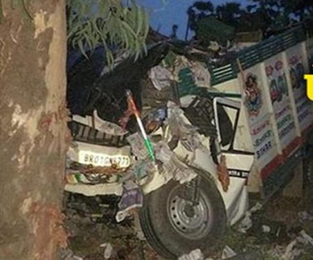 जमुई में दर्दनाक हादसा: पेड़ से टकराई आम लदी पिकअप…चालक की मौत, उपचालक घायल