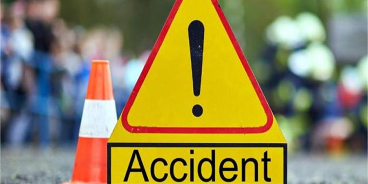 सारण में भीषण सड़क हादसे में 2 लोगों की मौत, 2 घायल; दशहरा मेला देखकर लौट रहे थे सभी
