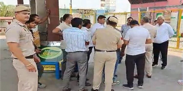 बदमाशों के हौंसले बुलंद, पेट्रोल पंप के कैशियर पर हमला कर लूटे 8 लाख रूपए
