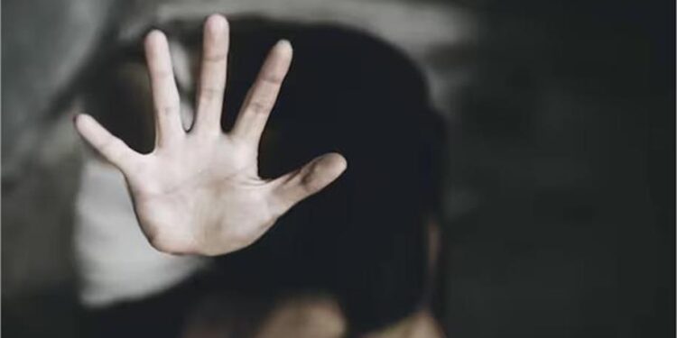 छात्रा को अगवा कर चलती कार में किया Rape, 2 बार बनाया शिकार…आरोपी सड़कों पर घूमाते रहे कार