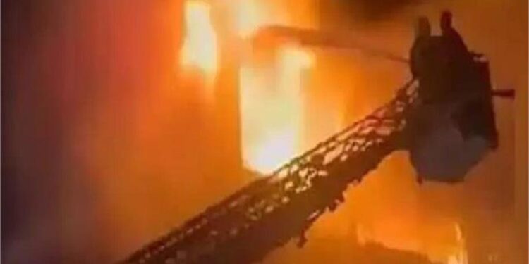 पटना के सम्राट होटल में भड़की भीषण आग, अफरा-तफरी में कई लोग कूदे खिड़कियों से, 5 अस्पताल में भर्ती