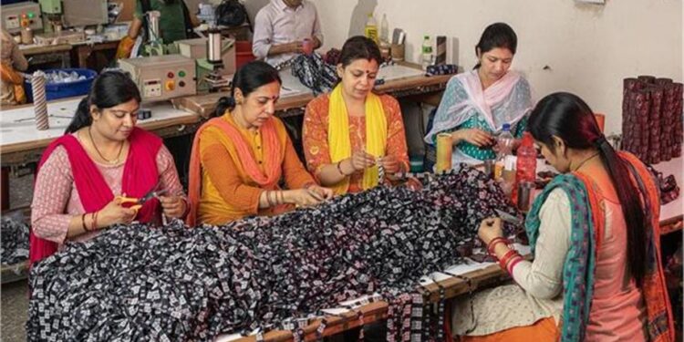 अब दिल्ली में महिलाएं भी कर सकेंगी नाइट शिफ्ट में काम, सरकार का बड़ा फैसला– जानें क्या होंगी शर्तें और फायदे