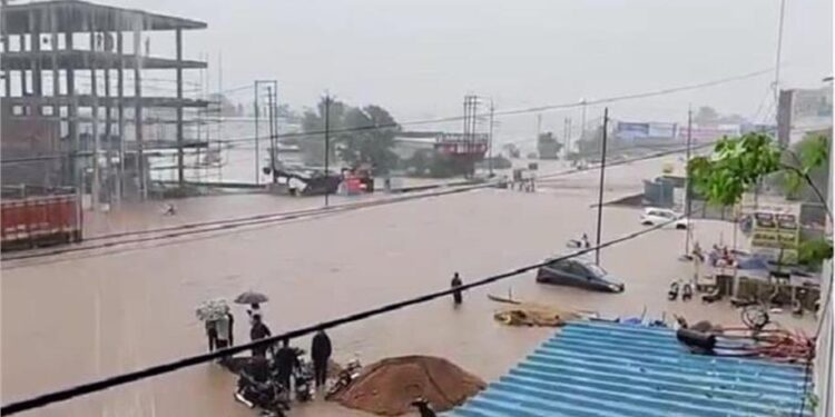 गुना में जल प्रलय: तीन मौतें, मकानों का नुकसान, वीआईपी कॉलोनियां भी जलमग्न