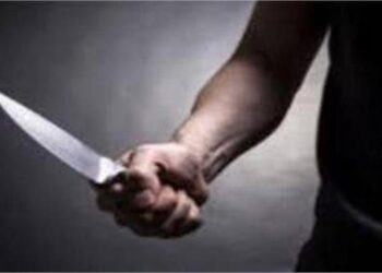 चोरी करने के इरादे से खटखटाया गेट, खोलते ही महिला डॉक्टर पर किया चाकू से हमला