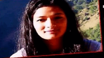 धारदार हथियार से पत्नी का गला काटा, मां को खून से लथपथ देख चीख उठा मासूम