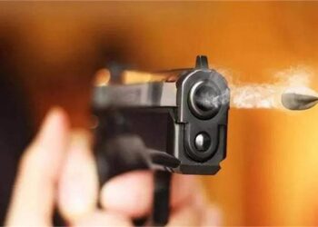 गोलियों की तड़तड़ाहट से दहली दिल्ली, बाइक सवार बदमाशों ने युवक पर की अंधाधुंध फायरिंग, इलाके में दहशत का माहौल