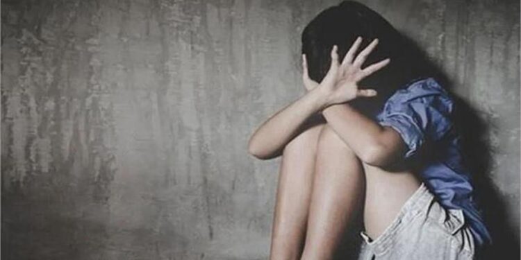 स्कूली छात्रा को अगवा कर किया रेप, गंभीर हालत में सड़क किनारे फेंका