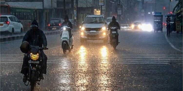 दिल्ली-NCR में अगले 2 दिनों तक झमाझम बारिश की संभावना, IMD ने जारी किया येलो अलर्ट