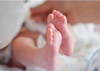 हैवान बने पिता ने 8 माह के बच्चे को खाई में फेंका… और फिर खुद की आत्म*हत्या, मां का रो-रो कर बुरा हाल