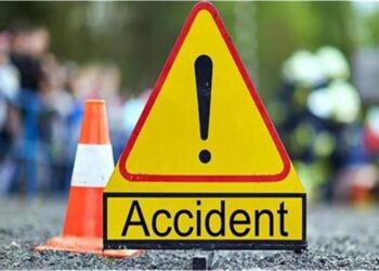 उत्तराखंड में भीषण सड़क दुर्घटना, 25 वर्षीय युवक की दर्दनाक मौत ! 2 गंभीर घायल, बेकाबू कार सड़क किनारे पेड़ से टकराई